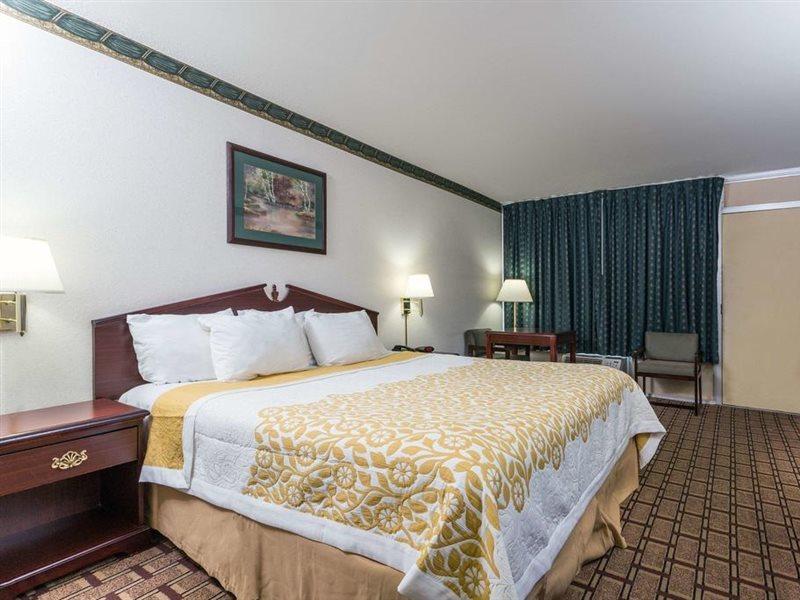 Days Inn By Wyndham Dickson Extérieur photo
