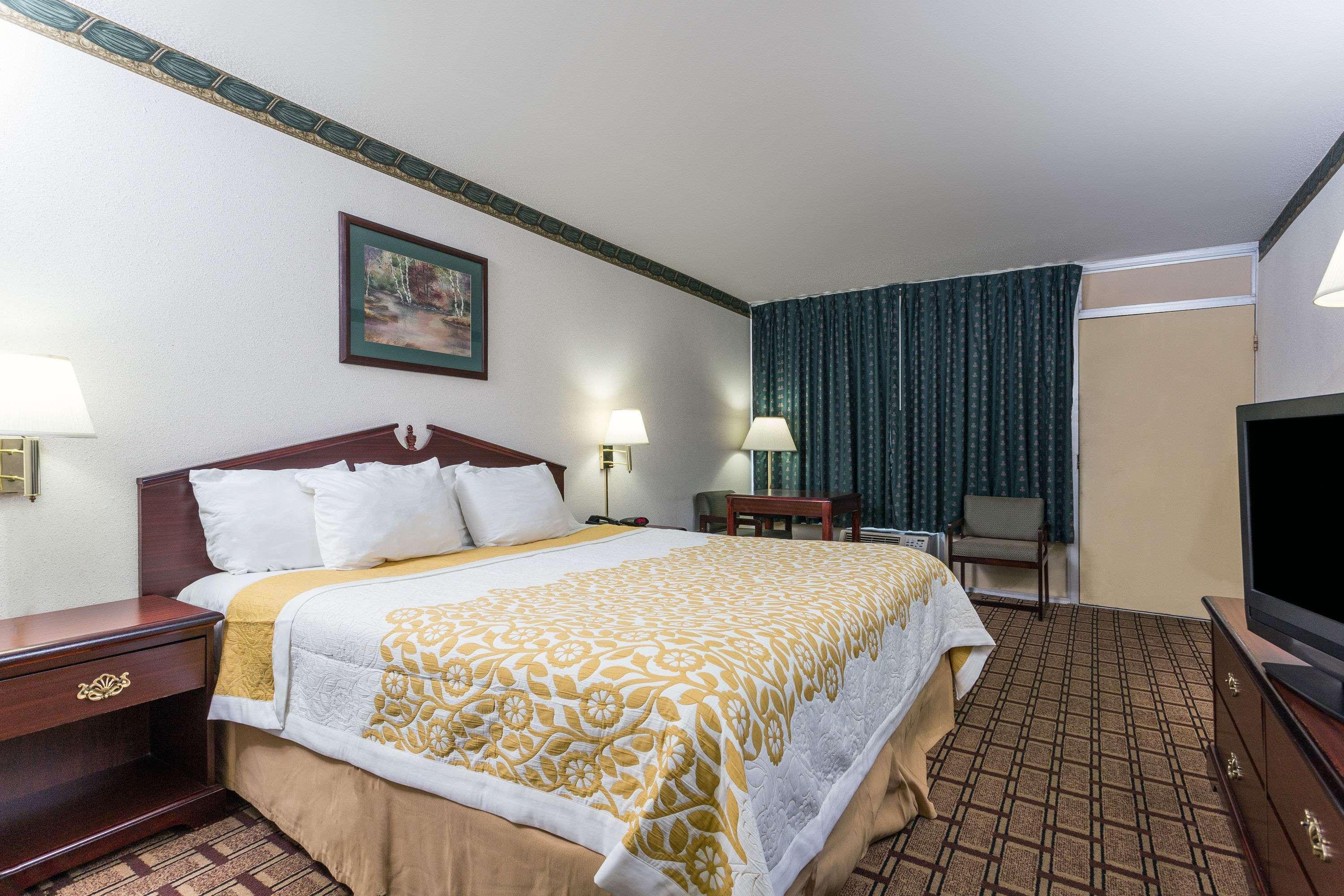 Days Inn By Wyndham Dickson Extérieur photo