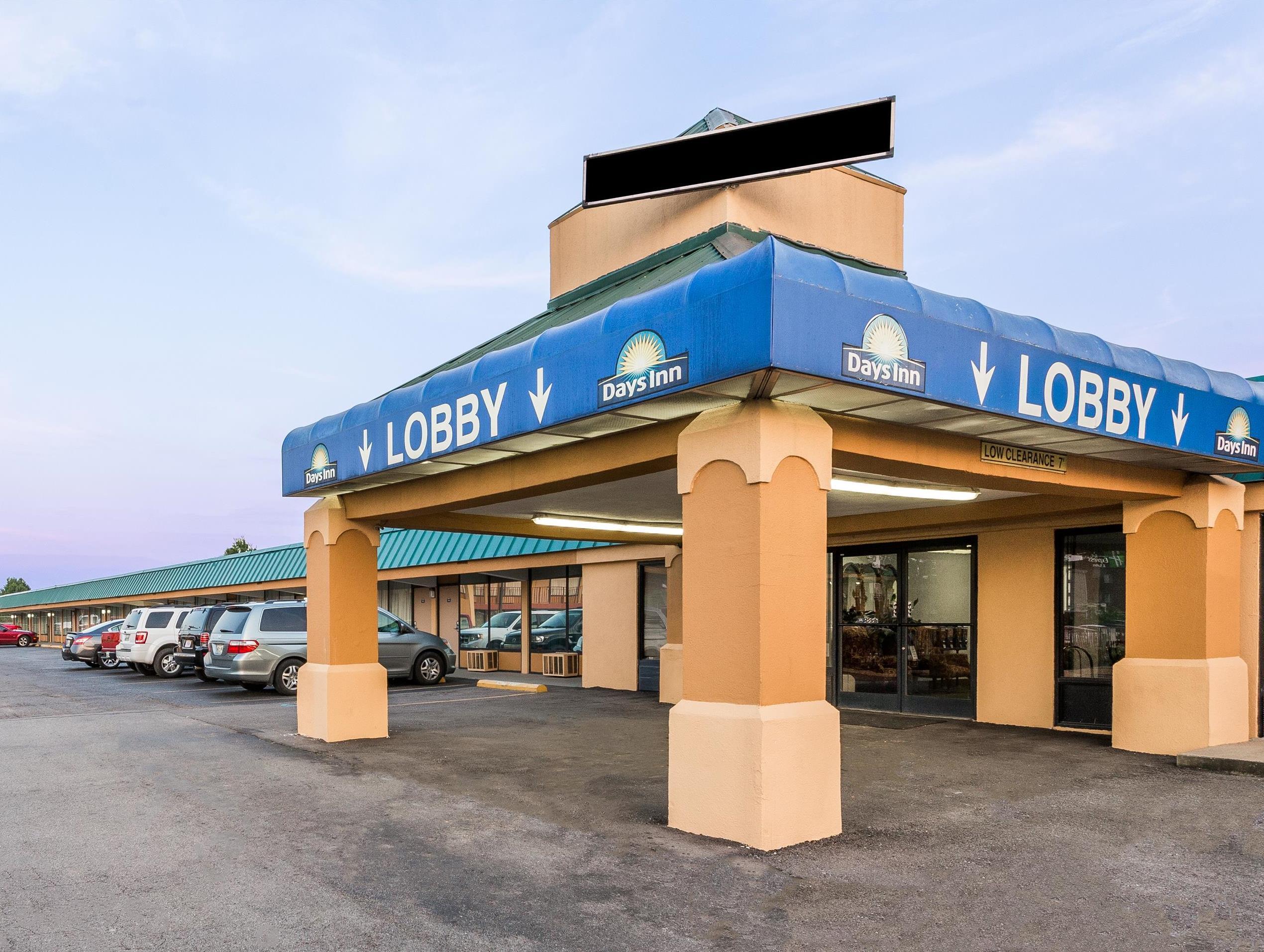 Days Inn By Wyndham Dickson Extérieur photo