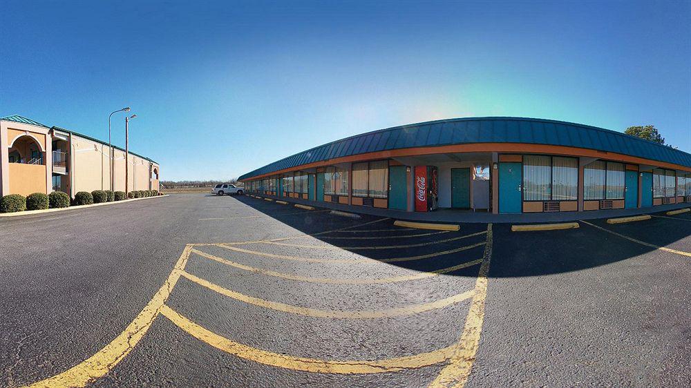 Days Inn By Wyndham Dickson Extérieur photo